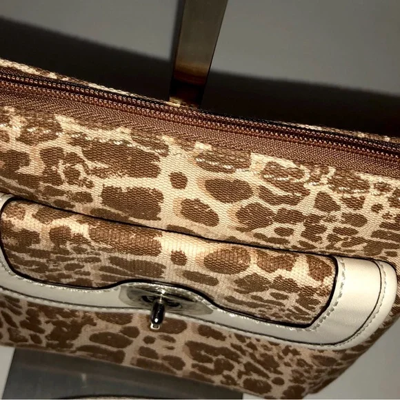 NWT! COACH Park Giraffe SV/Natural Multi Print Swing-pack F50562 - Picture 4 of 7